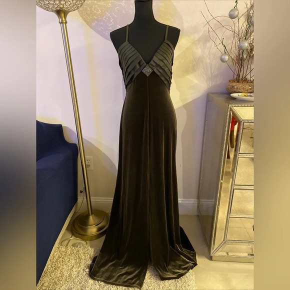 Tadashi velour evening dress size medium - Picture 1 of 8